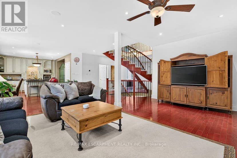 4278 Clubview Drive — photo 17 of 40