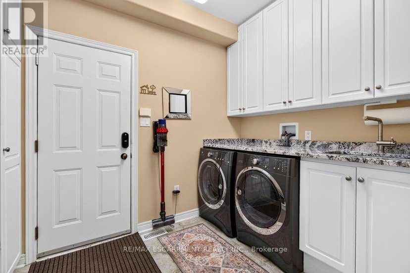 4278 Clubview Drive — photo 19 of 40