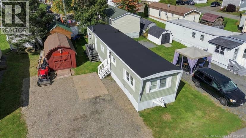 23 Douglas Crescent — photo 4 of 23