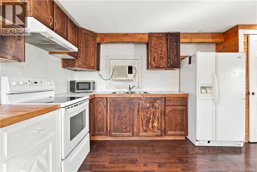 23 Douglas Crescent — photo 15 of 23