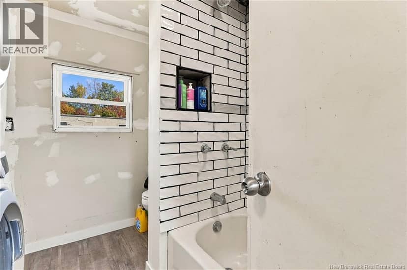 23 Douglas Crescent — photo 17 of 23