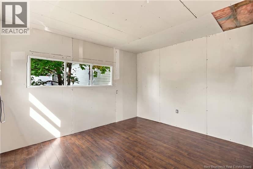23 Douglas Crescent — photo 21 of 23