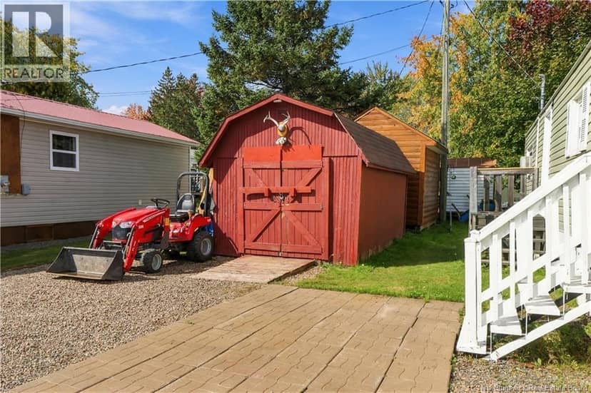 23 Douglas Crescent — photo 7 of 23