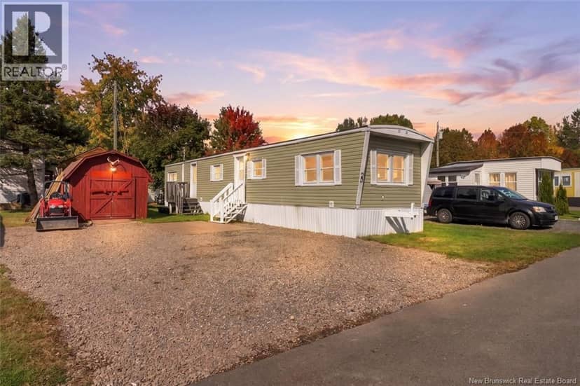 23 Douglas Crescent — photo 1 of 23