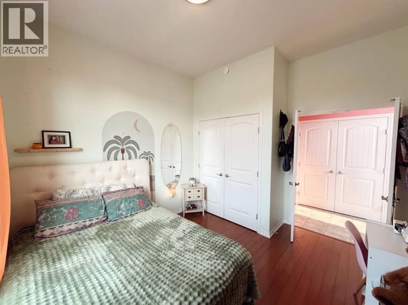 1016 2 Street NE — photo 16 of 40