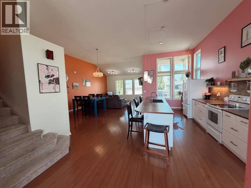 1016 2 Street NE, Sundre, photo 4