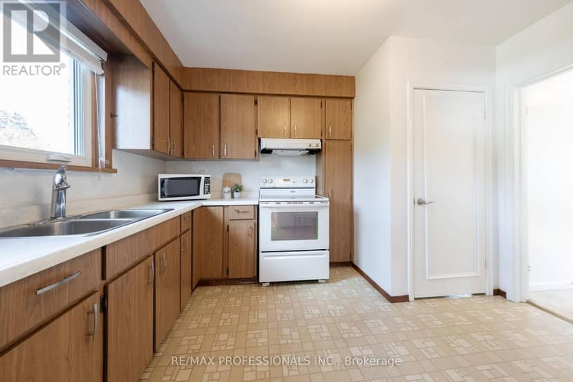 228 Eileen Avenue — photo 11 of 35
