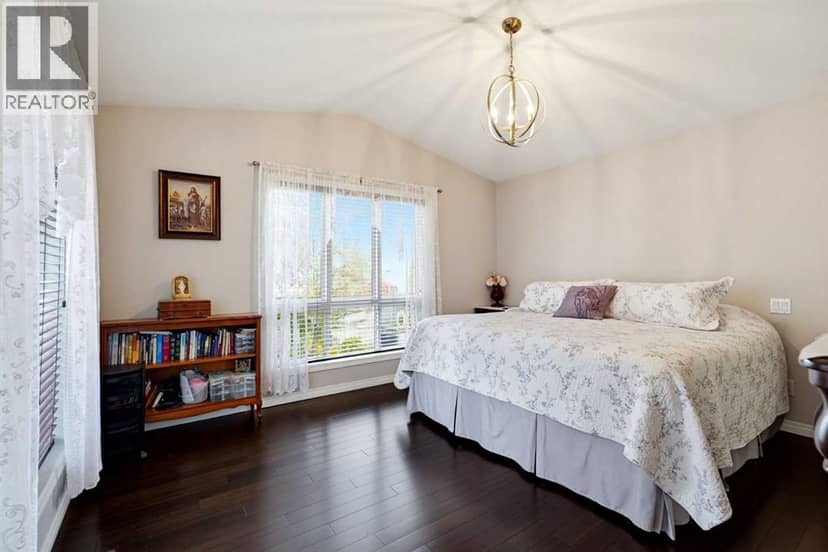 66 Dumas Crescent — photo 12 of 31
