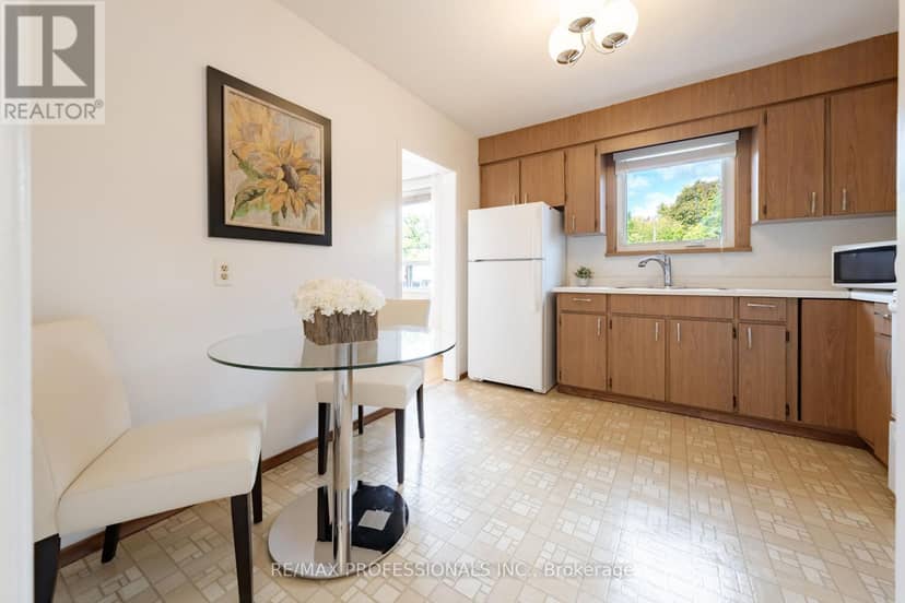 228 Eileen Avenue, Toronto, photo 8
