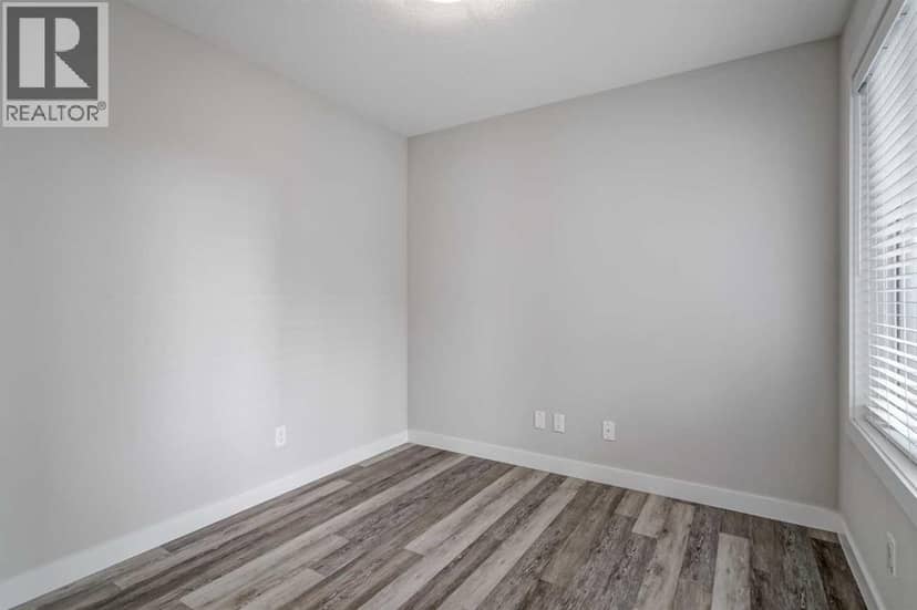 4, 2416 30 Street SW — photo 18 of 40