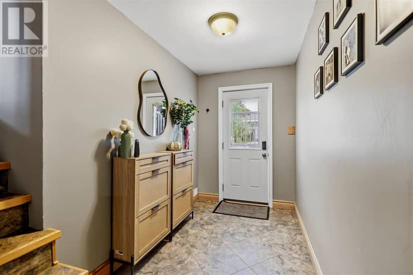 88 Chambers AVE — photo 2 of 31