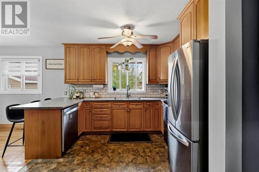88 Chambers AVE — photo 7 of 31