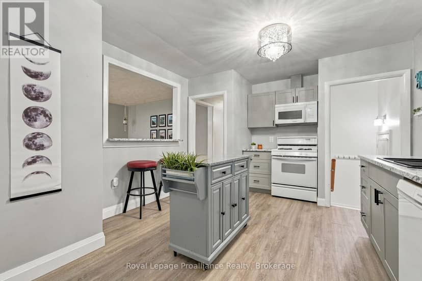14 Munro Avenue — photo 7 of 31