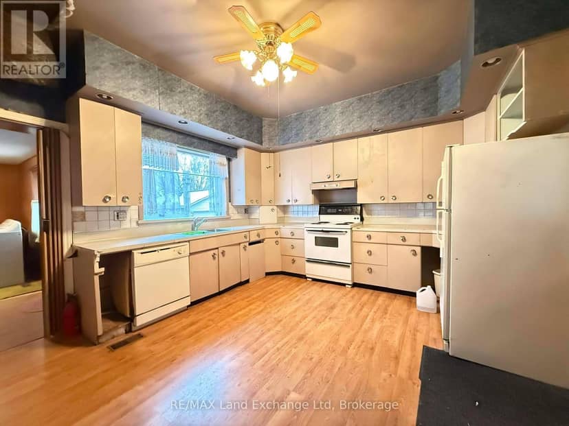 126 Diagonal Road — photo 18 of 40