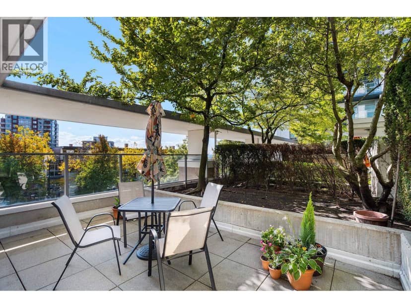 306 158 W 13TH STREET, North Vancouver