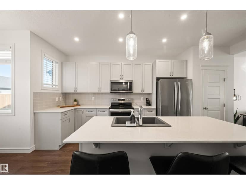 222 Desrochers Bv SW — photo 9 of 40