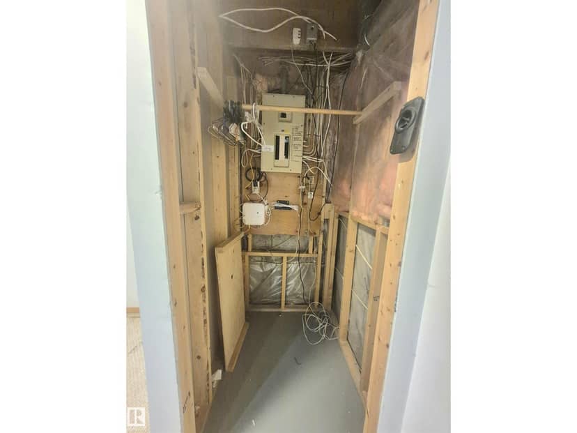 3801 33 AV — photo 25 of 29