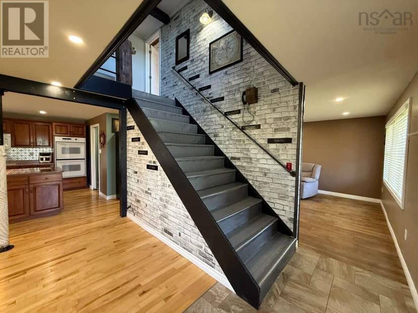 4320 Granville Road — photo 8 of 40