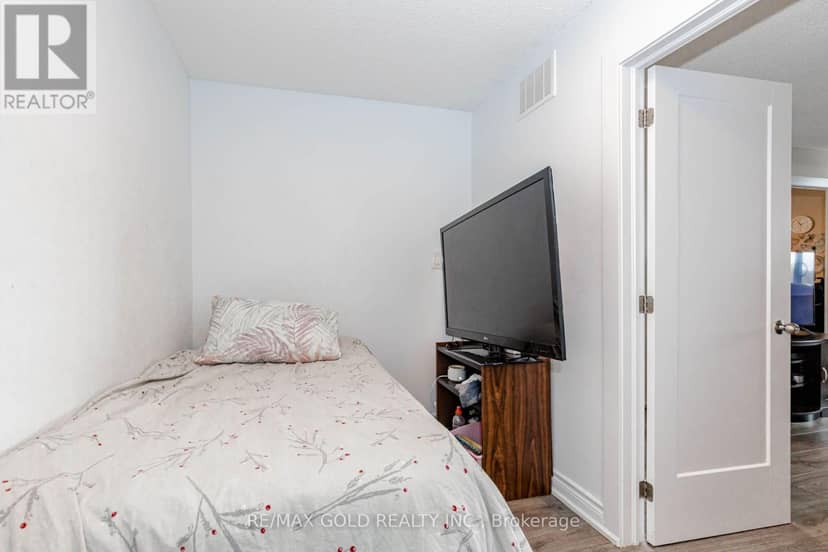 415 - 100 Wingarden Court — photo 31 of 40