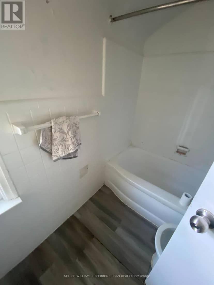 32 Amesbury Drive, Toronto, photo 7