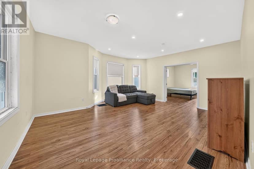 37 Lorne Avenue — photo 11 of 40