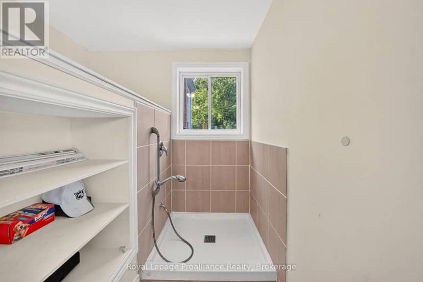 37 Lorne Avenue — photo 16 of 40