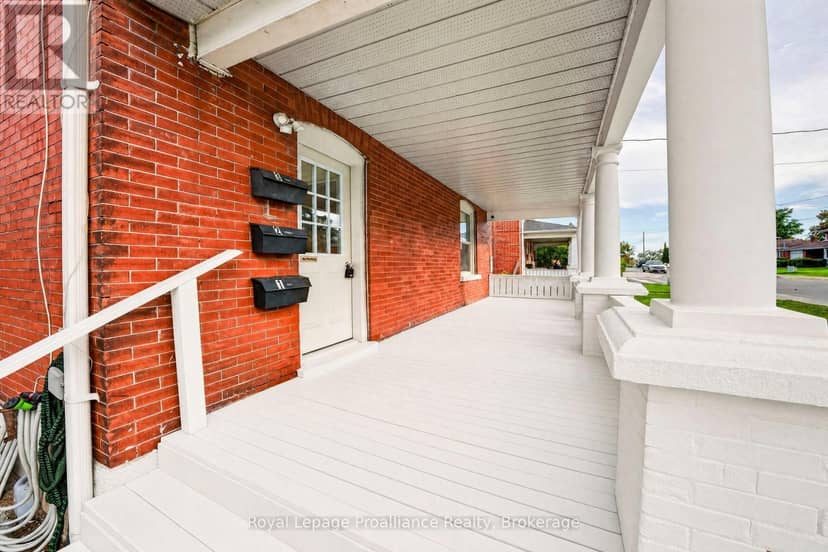 37 Lorne Avenue, Quinte West, photo 3