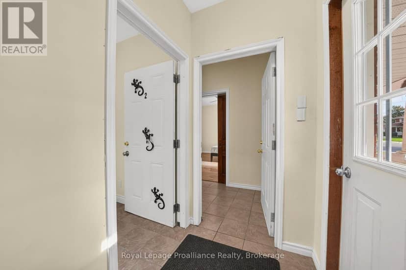 37 Lorne Avenue, Quinte West, photo 4