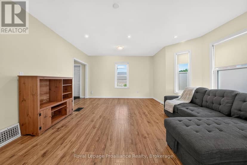 37 Lorne Avenue — photo 9 of 40