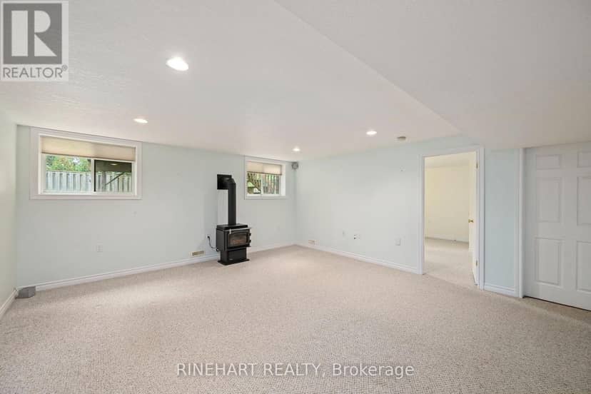 17 - 121 Meadowcreek Drive — photo 21 of 31