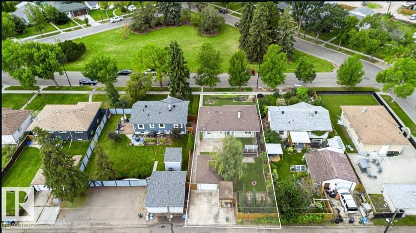 12255 Dovercourt Cr NW, Edmonton, photo 2
