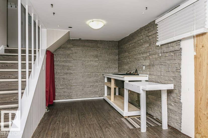 12255 Dovercourt Cr NW — photo 20 of 30