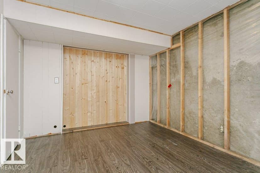 12255 Dovercourt Cr NW — photo 22 of 30
