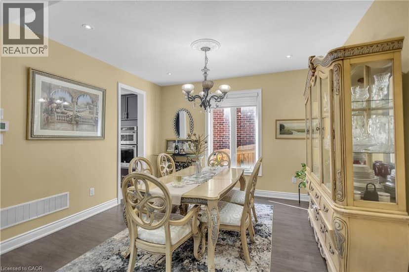 35 WILMOT Road — photo 9 of 40