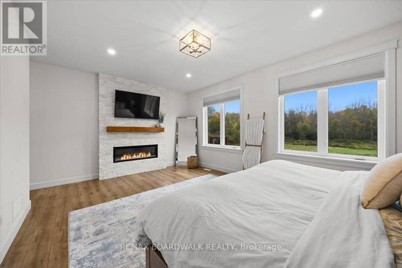 665 Drummond 5B Concession — photo 19 of 40
