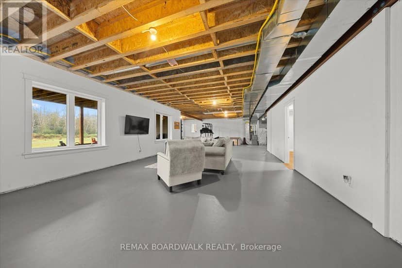 665 Drummond 5B Concession — photo 26 of 40