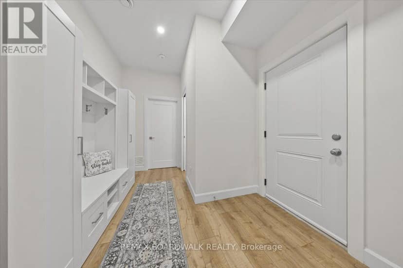 665 Drummond 5B Concession — photo 31 of 40