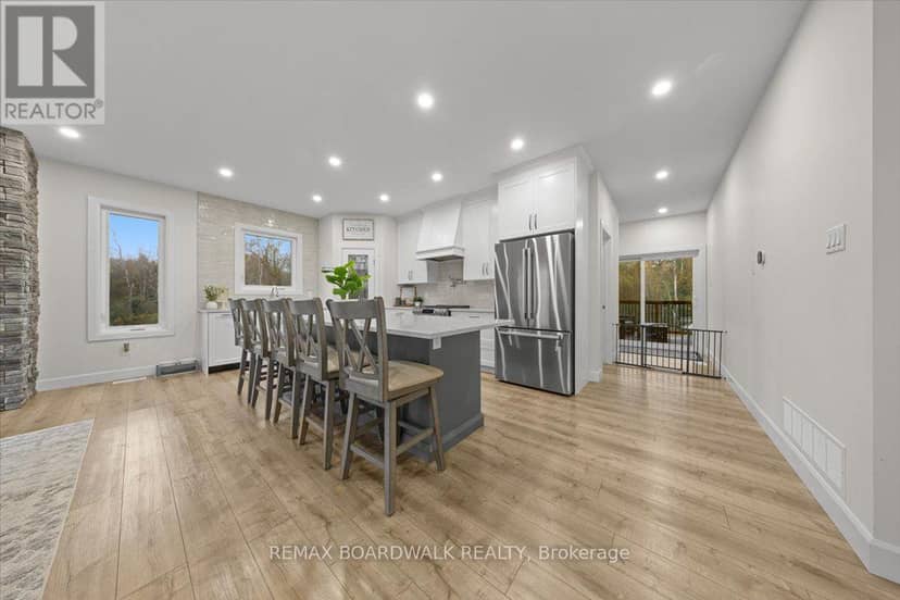 665 Drummond 5B Concession — photo 36 of 40