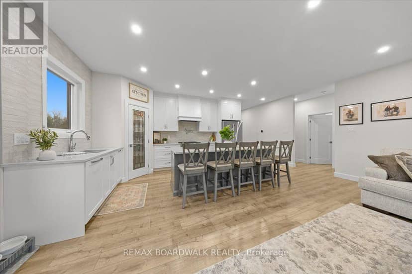 665 Drummond 5B Concession — photo 37 of 40