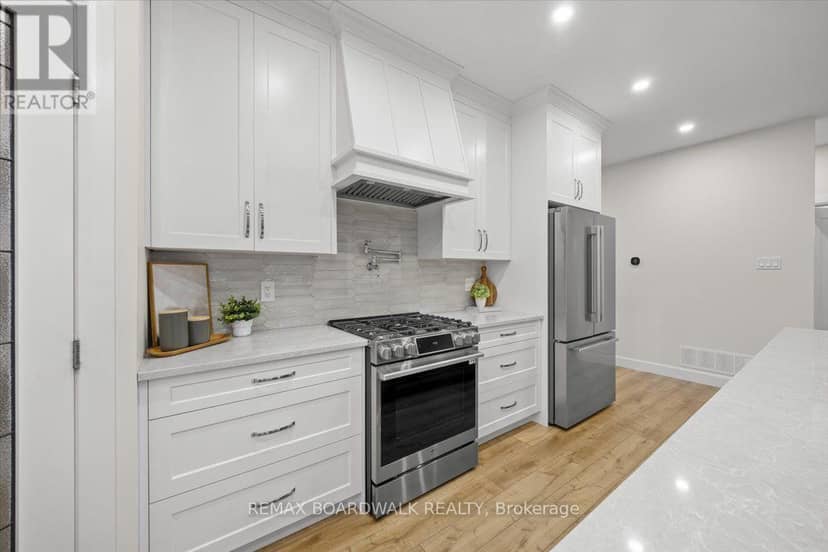 665 Drummond 5B Concession — photo 38 of 40