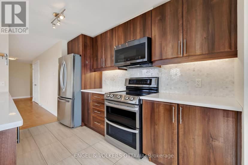 711 - 330 Titan Private — photo 18 of 40