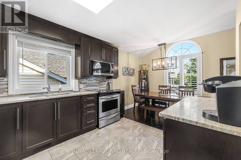 551 Scott Street — photo 11 of 37