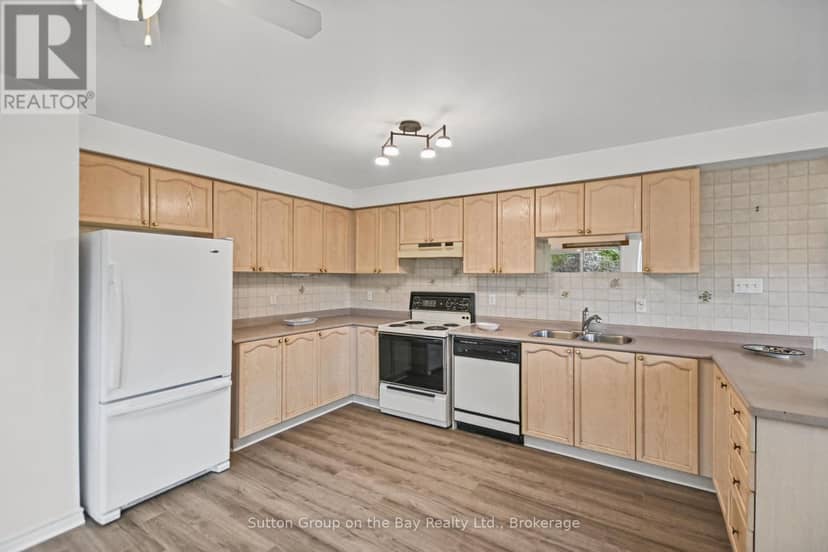 77 Fernbrook Drive — photo 11 of 40