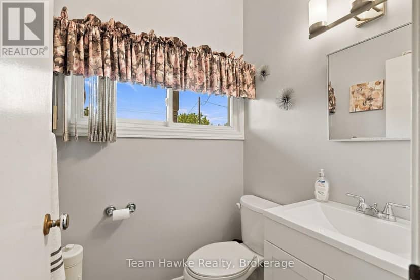 385 Lafontaine Road W — photo 10 of 40