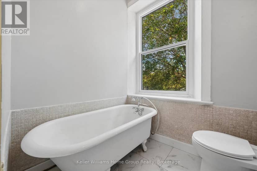 452 St Andrew Street W — photo 21 of 27