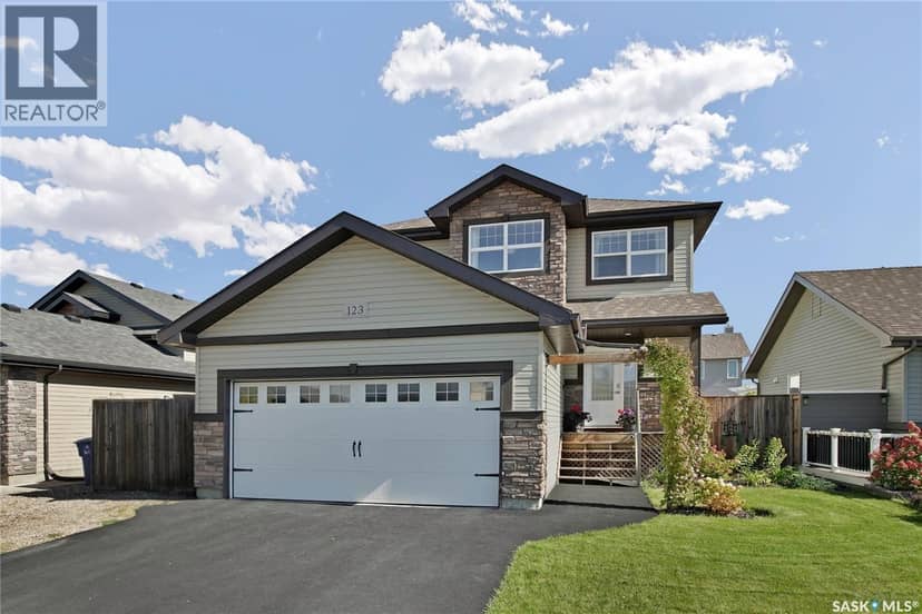 123 Whalley CRESCENT — photo 1 of 28