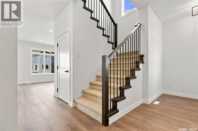251 Doran WAY — photo 4 of 38