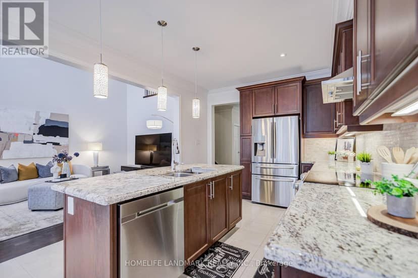 95 Hoey Crescent — photo 10 of 40
