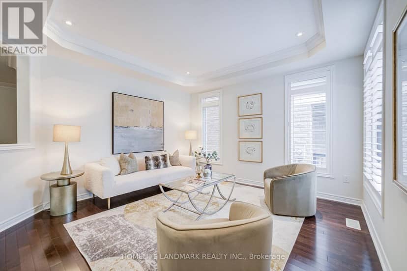 95 Hoey Crescent — photo 2 of 40