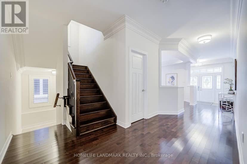 95 Hoey Crescent — photo 6 of 40